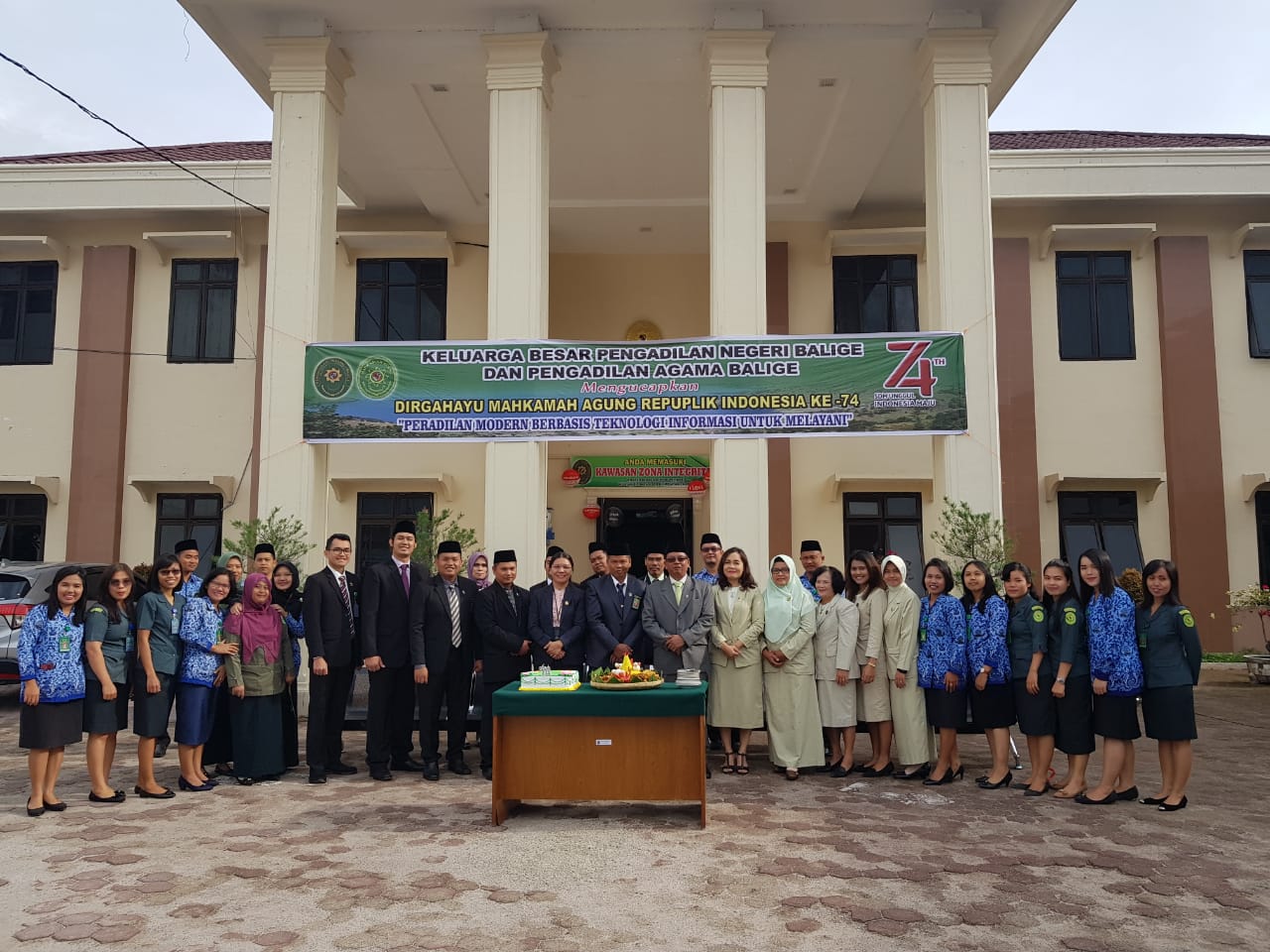 Upacara bersama Pengadilan Negeri Balige dan Pengadilan Agama Balige Memperingati Hari Ulang Tahun Mahkamah Agung RI ke-74 Tahun 2019.